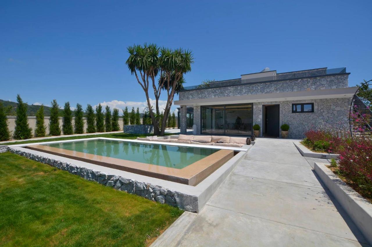 Villa Flamingo - 4 Bedrooms - Private Pool - Next To Renowned Issos Beach & Lake Korission Linia Bagian luar foto