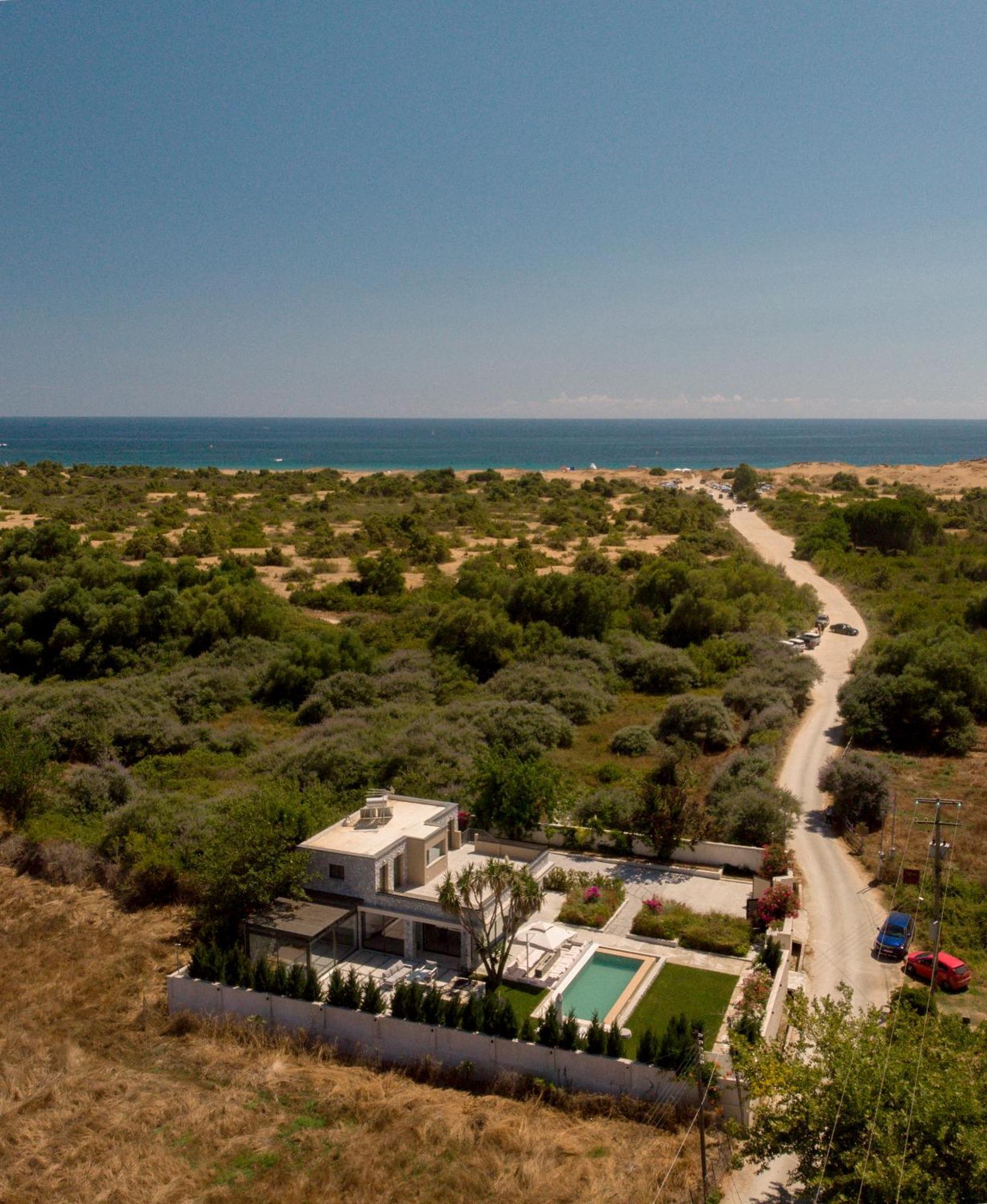 Villa Flamingo - 4 Bedrooms - Private Pool - Next To Renowned Issos Beach & Lake Korission Linia Bagian luar foto